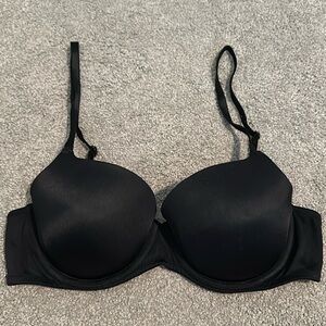 PINK Victoria’s Secret Wear Everywhere lightly lined bra